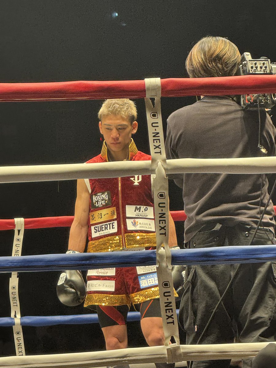 試合後に会長の車で病院に向かう樹輝弥くんや角海老陣営の皆さん。
車に乗り込む前に謝りながら泣き崩れてる樹輝弥くんを見て涙が出た。
世界チャンピオンになるまでずっと応援し続けます！