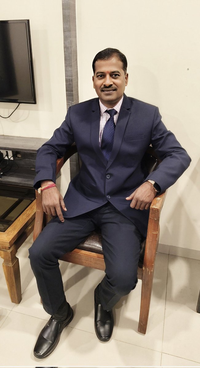 JattiShivanad's tweet photo. गिराने वाला बहुत जोर लगा राहा है,
लेकिन संभालने वाला बाला भी बाका होने नही दिया..!! https://t.co/U4oLxLit8y