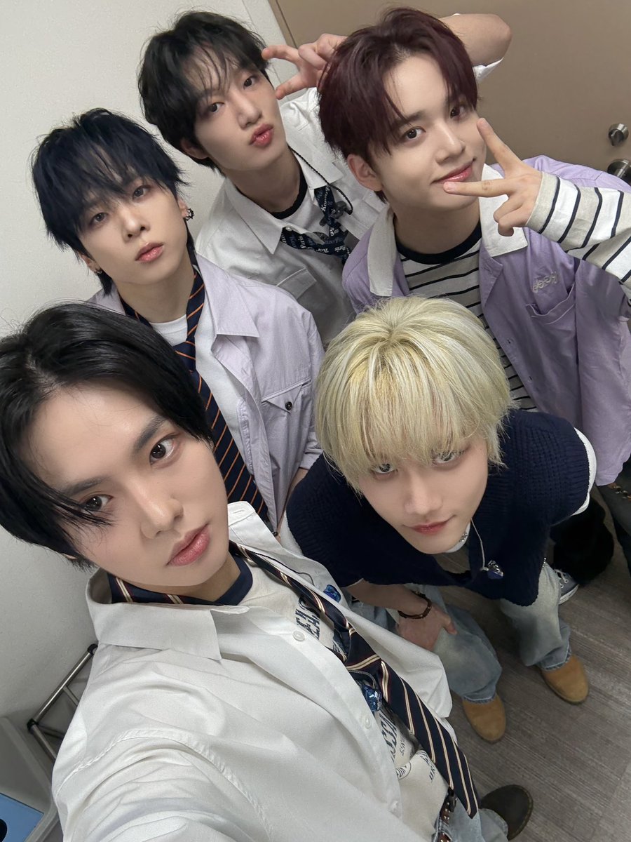 MCND_official tweet media