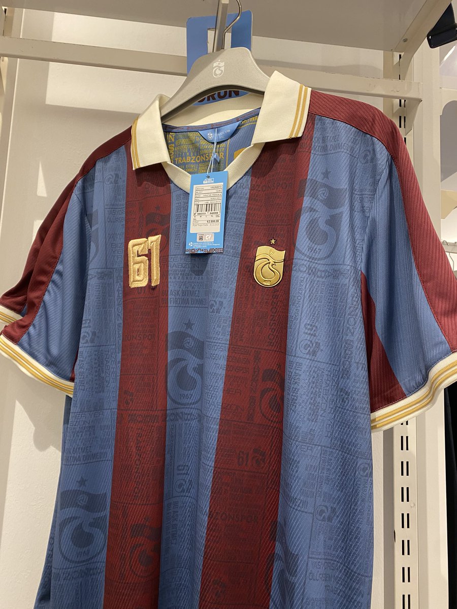 Efsanee61616161's tweet photo. Normalde böyle yakalı tişört giymem ama bu mest etti beni Teşekkürler funda hanım güzel tasarım olmuş
@fundadagistanli #Trabzonspor #tsclub https://t.co/QETzY1Shya