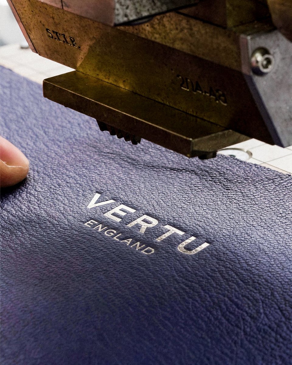 VertuEngland's tweet image. NOT MASS PRODUCED

PURE WHITE
Meets the blue horizon.

A statement in design.
A symbol of sophistication.

Explore the VERTU now.

#VERTU #METAVERTU #LuxuryTech #MinimalLuxury #PremiumDesign #EliteLifestyle #HighEndTech #ModernLuxury #LuxuryInnovation #SophisticatedDesign