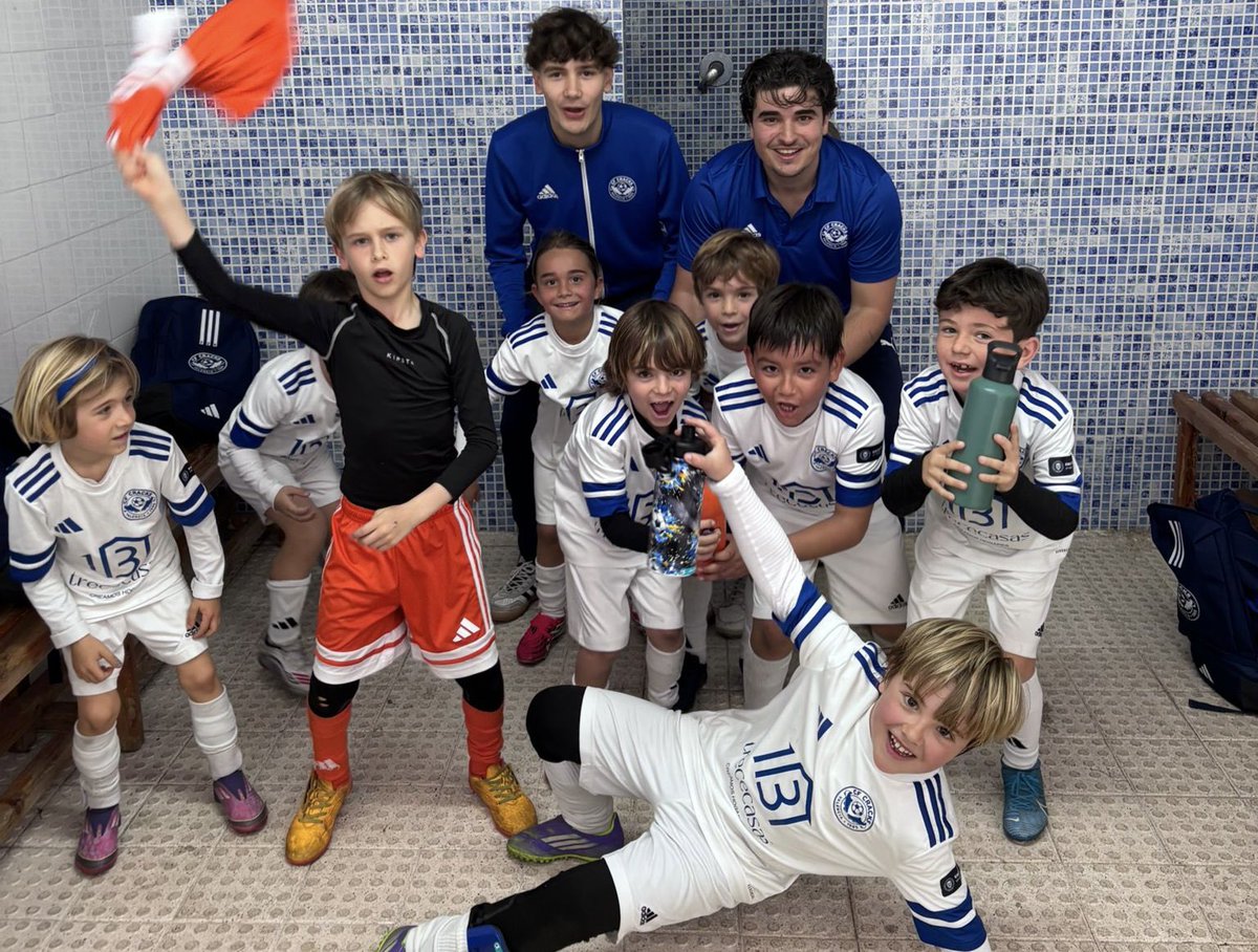 C.F. CRACKS tweet media