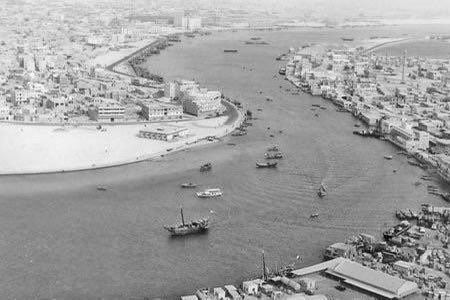 📜 "كامبل" 🇬🇧 عن دبي سنة 1903م ؛

"تزداد أهميتها بسرعة ، يُعتقد أنها ستصبح قريبًا المكان الأكثر أهمية على الساحل من الناحية التجارية ، وهي تحل تدريجياً كمركز تجاري للسلع المتجهة إلى الساحل العربي"

* ولم تصبح دبي الأكثر أهمية تجاريًا على مستوى الساحل فقط ، بل على مستوى العالم