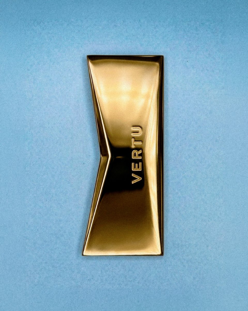 VertuEngland's tweet image. NOT MASS PRODUCED

PURE WHITE
Meets the blue horizon.

A statement in design.
A symbol of sophistication.

Explore the VERTU now.

#VERTU #METAVERTU #LuxuryTech #MinimalLuxury #PremiumDesign #EliteLifestyle #HighEndTech #ModernLuxury #LuxuryInnovation #SophisticatedDesign