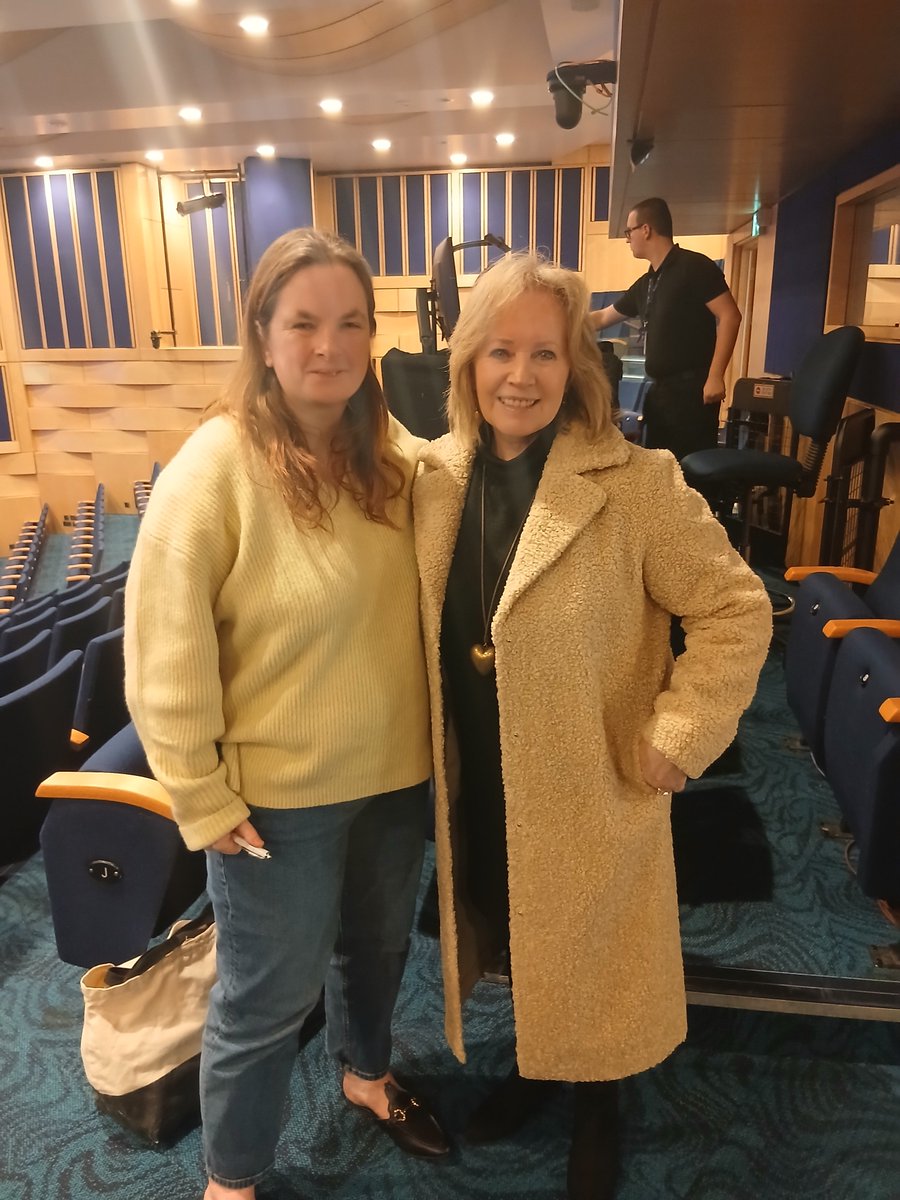 DnnaBalsdn's tweet photo. Trip to @ColliderFest yesterday made a dream come true when I got to meet Chris ( @torvillanddean ) and Karen ( @Woo2Kaz ).  Totally worth the 10 hour round trip from Oxford. Thank you for being so lovely,  you two! Still  buzzing at having had chance to show you the tattoo! https://t.co/QB9rwk6fpt
