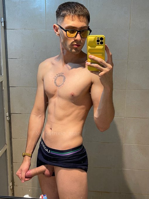Larrymike141's tweet photo. Hello hope my dick is enough for everyone one here who wants me 😍🥰😘😘😚 https://t.co/uKm8b0CMEV