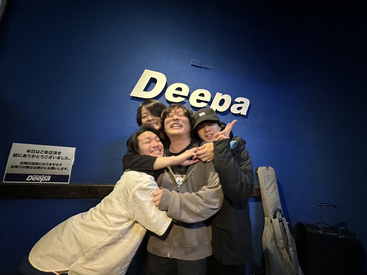 telesquall tweet media