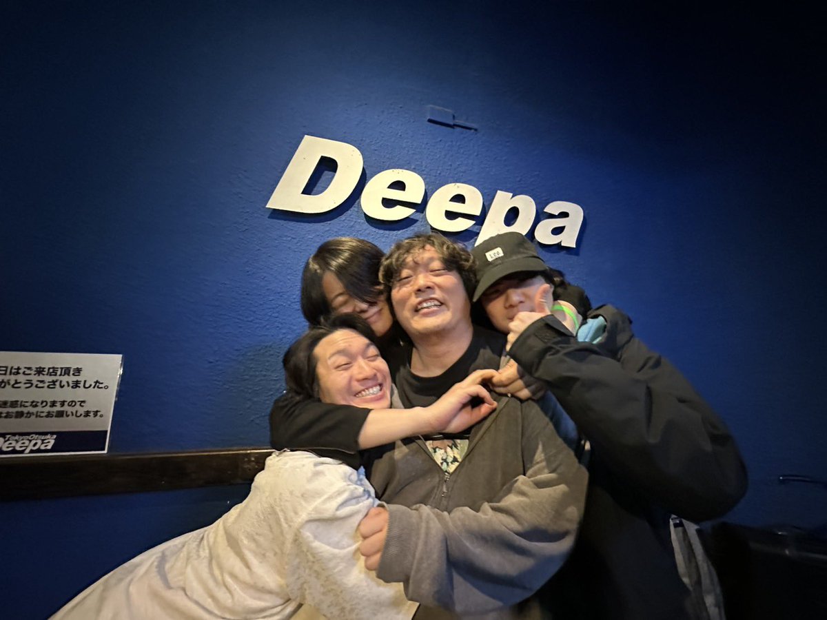 telesquall tweet media