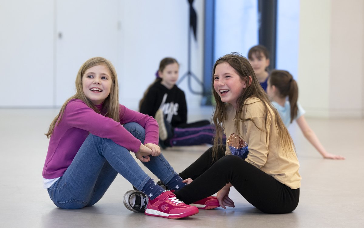 LiverpoolEmpire's tweet image. Looking for an exciting spring half-term activity for your young person? 👀
 
Then sign up for the Empire Theatre Spring Holiday Club, where creativity, confidence and talent take centre stage! 

#Liverpool #HalfTerm 

🗓️ Tue 7 - Fri 10 Apr
ℹ️ atgtix.co/4b9KBbm