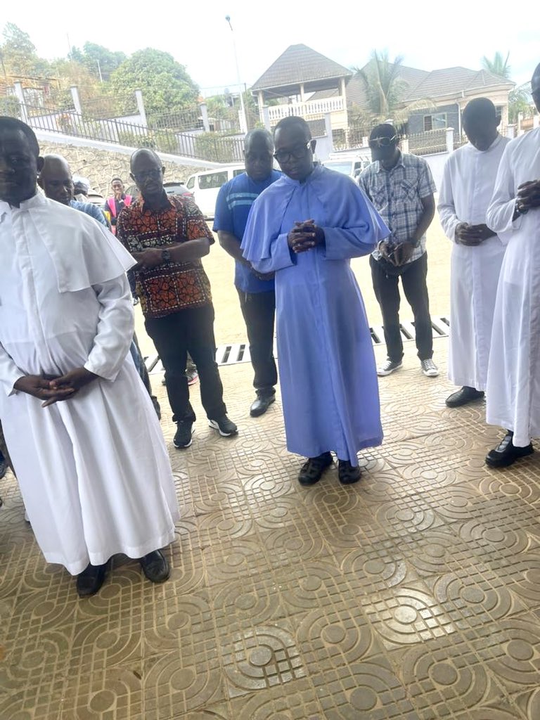 NatCA_sl's tweet photo. NatCA donated food items to 9 religious institutions (5 mosques &amp; 4 churches) during a ceremony at NatCA Tower HQ in the spirit of Ramadan and Lent. The gesture reflects NatCA’s commitment to compassion, unity, and religious harmony in Sierra Leone. NatCA-Connecting the Future. https://t.co/4VB3og5ygl