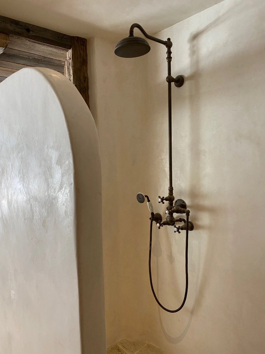 shavnyuy's tweet photo. A wall finish from Morocco. No tiles. No grout. 
Tadelakt; polished lime plaster, sealed with black African olive soap and river stones. Waterproof. Breathable. Centuries old.
Africa had the answer. The world repackaged it. 🧱
📍 Morocco 🇲🇦 https://t.co/FBWUnaLBDM