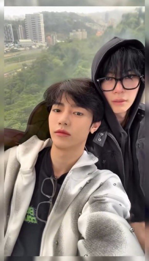 killforbn's tweet photo. i’m so glad you two have each other to lean on 😭💗 https://t.co/XHN74xxkOF