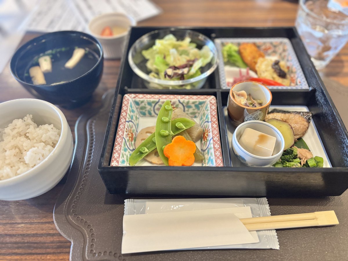 yuka_karan's tweet photo. 負けちゃった😭これがきっかけでNetflixを契約した人多い？でしょうね。このアタシも🤣タッチを歌っている稲葉さんを観ることも出来たのに🤣先頭打者本塁打も観れたのに😭美味しいものを食べて寝る(-_-)゜zzz… https://t.co/1nraG1JHd5