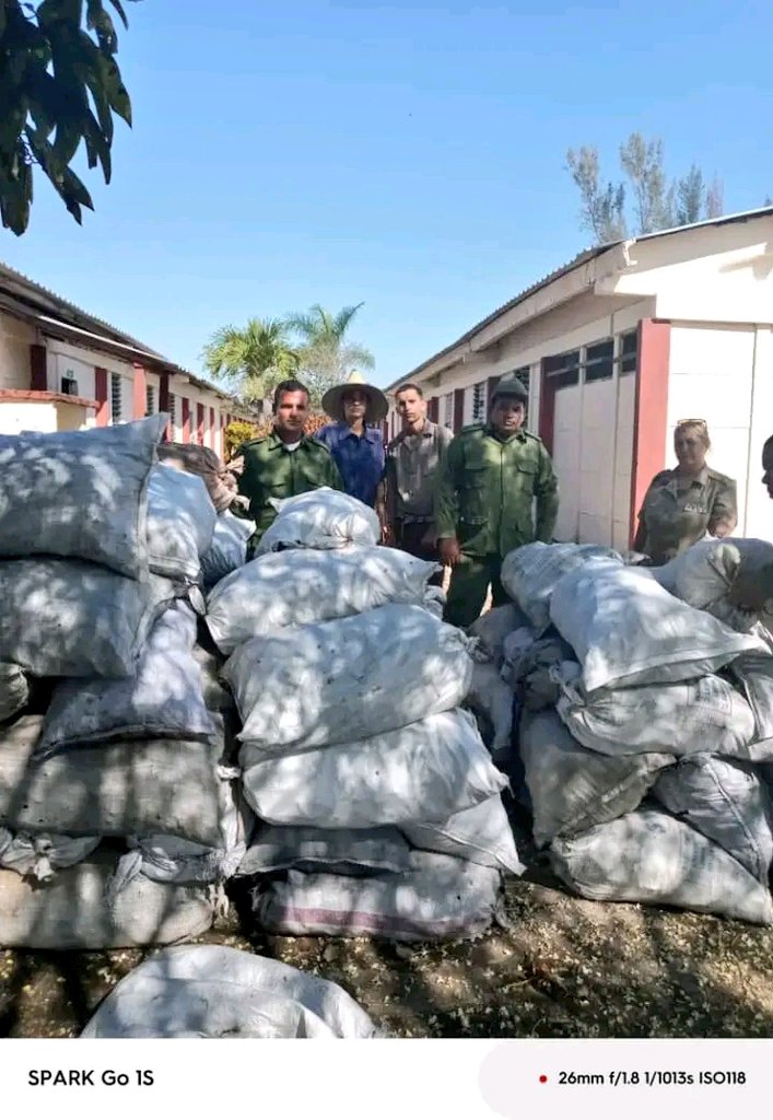 Junto a quienes convierten el esfuerzo en carbón y el carbón en futuro, así compartimos en Matanzas. Del Estado Mayor de la Jefatura Territorial EJT  al Bon Ferroviario y la Compañía Colón: apoyar desde cerca, crecer desde la base. #FARCuba #CubaVencerá
