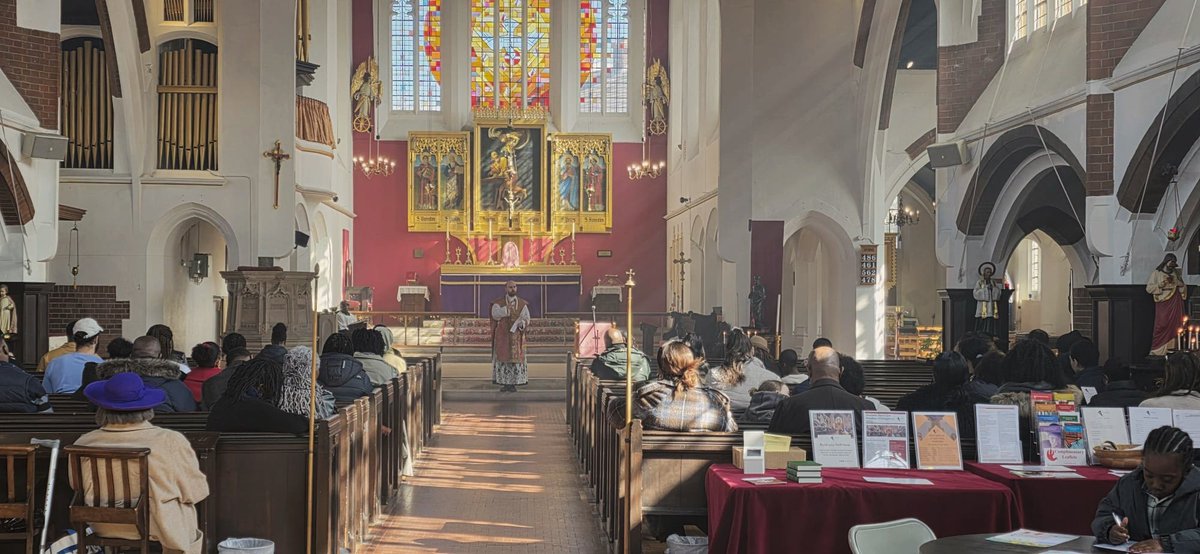 stmatthewnw10's tweet photo. Another wonderful celebration today for Laetare Sunday, where flowers were given to all the mothers and those who have played a motherly role in our lives. https://t.co/HBEpKPTg8T