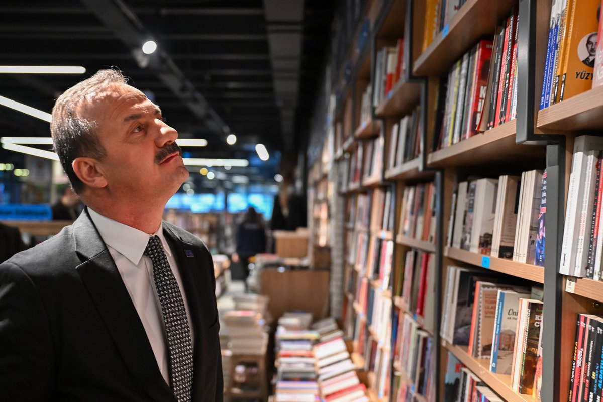 APkultursanat's tweet photo. Kültür ve Sanatın Sofrasında…

Anahtar Parti Kültür, Sanat ve Turizm Politikaları Başkanlığı olarak Ankara Liman Kitap Kahve’de düzenlediğimiz programda Genel Başkanımız Sayın Yavuz Ağıralioğlu da yer aldı.

Programda Kültür, Sanat ve Turizm Politikaları Başkanımız Sayın Muhammed Hakan Tanrıöver, “Millî Kültür Siyaset Belgesi” üzerine yürütülen çalışmaları paylaşırken, programımız samimi ve içten sohbetle geçti.

#millikültürsiyasetbelgesi #i̇ftar #sanat