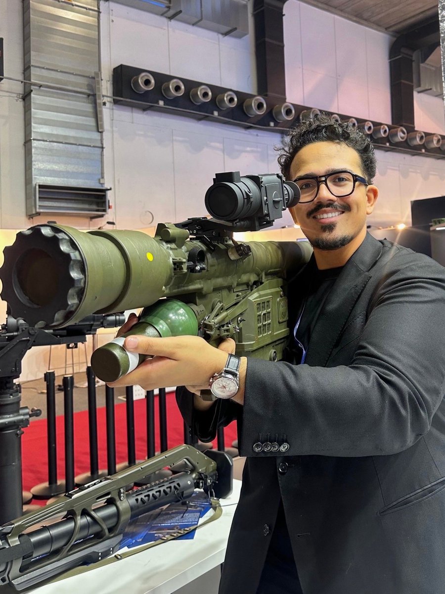 Simao_rda's tweet photo. Hier, avec @JeunesMRBxl on a visité le salon #BEDEX à Bruxelles.
Un événement consacré à la défense réunissant de nombreuses entreprises belges et internationales du secteur.
Merci à @yrafik6 pour l’accès au salon, et félicitations à lui et à @joancondijts pour le succès de cette première édition.
Une journée instructive pour découvrir les fleurons belges de l’industrie de défense.