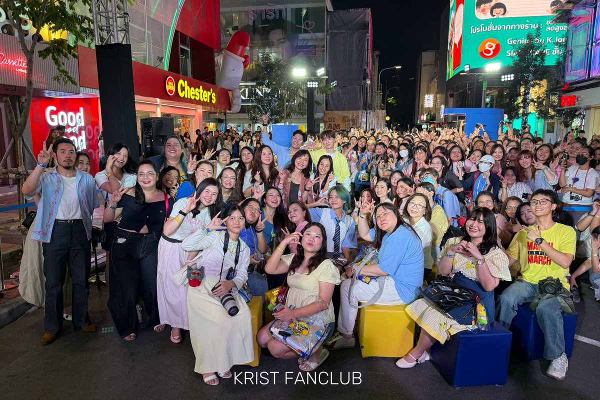 krist_est's tweet photo. จบลงไปแล้วสำหรับงาน BananaBoat Let’s Fun Under the Sun ที่สยามสแควร์ในวันนี้

ขอขอบคุณ Banana Boat Lover (Thailand) ที่ให้เกียรติเชิญ "คริส-สิงโต" มาร่วมงานและได้ใช้เวลาร่วมกันกับแฟนๆค่ะ วันนี้ได้ฟังเพลงเพราะๆ เล่นกิจกรรมสนุกๆ ช้อปปิ้งครีมกันแดดคุณภาพดีที่มาพร้อมโปรโมชั่นของแถมมากมาย ซัมเมอร์นี้พร้อมสนุกท้าทายแดดแน่นอนค่ะ 

หวังเป็นอย่างยิ่งว่า "คริส-สิงโต" จะมีโอกาสได้ร่วมงานกับทางแบรนด์อีกในโอกาสต่อๆไปนะคะ

ขอขอบคุณแฟนๆทุกคนที่มาร่วมให้กำลังใจบริเวณหน้างาน รวมถึงแฟนๆที่ร่วมพูดคุยและส่งกำลังใจผ่านแฮชแท็กตลอดทั้งวันด้วยค่ะ

KRISTSINGTO​ WITH BANANABOAT

#แดดแรงแค่ไหนก็ไม่กลัว
#BananaBoatLetFunUnderTheSun
#KristSingto
#KristPerawat