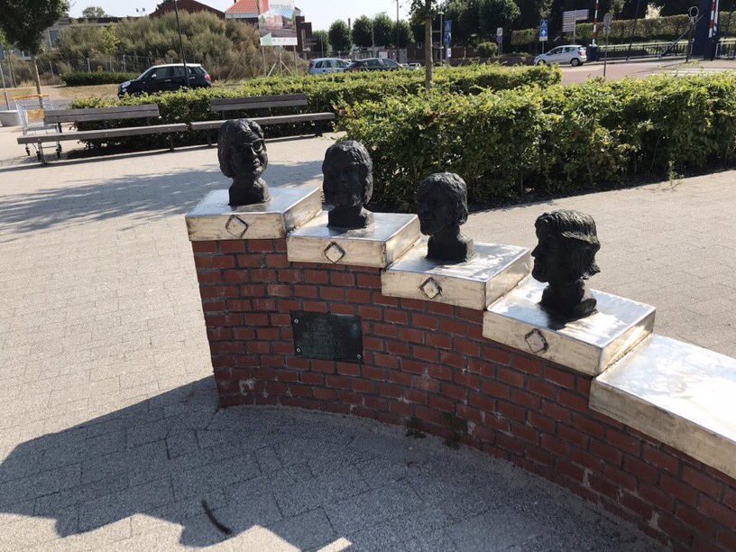 OMWtje's tweet photo. Op 15 maart 2003 Berend Groen (56) overleden. In de jaren zestig was Berend drummer bij de Groningse groep the Ro-d-ys. Hun ‘Just Fancy’ was een top10 hit in 1967. De beeldengroep van the Ro-d-ys staat bij het gemeentehuis in Oude Pekela. #nederpop https://t.co/K5lgAhaz8X https://t.co/tWgwIM44sD