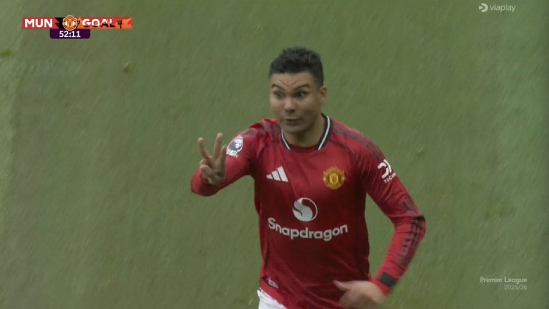 Casemiro celebrating and asking Bruno Fernandes how many assists are left to break the record 😂