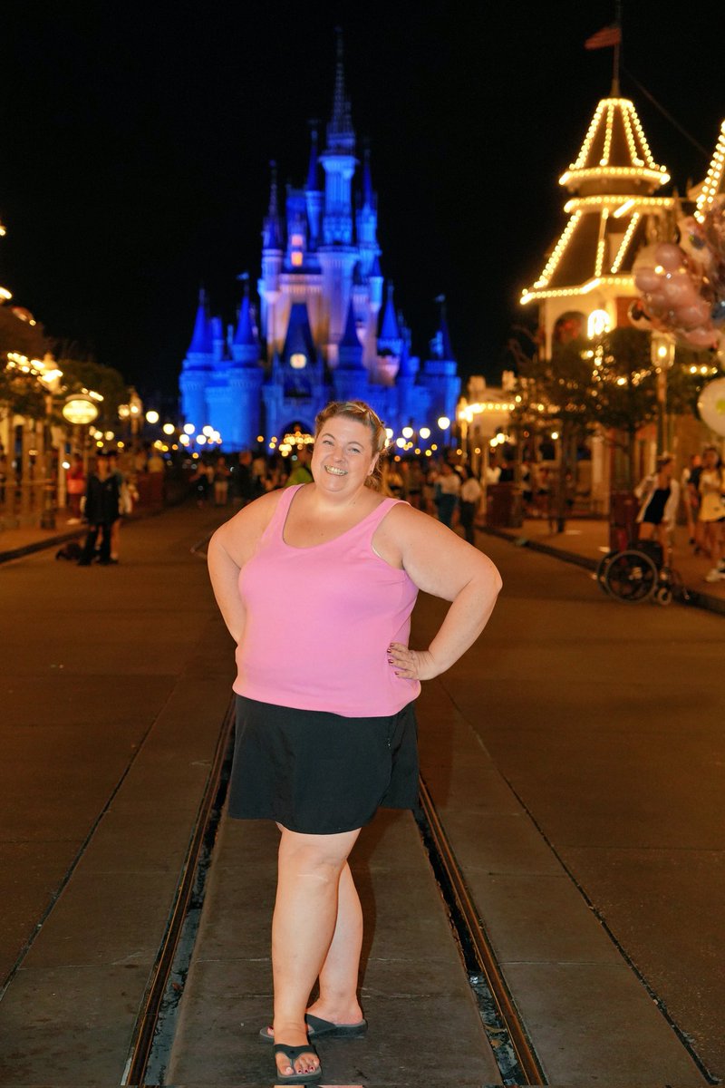 VikkiMouse tweet media