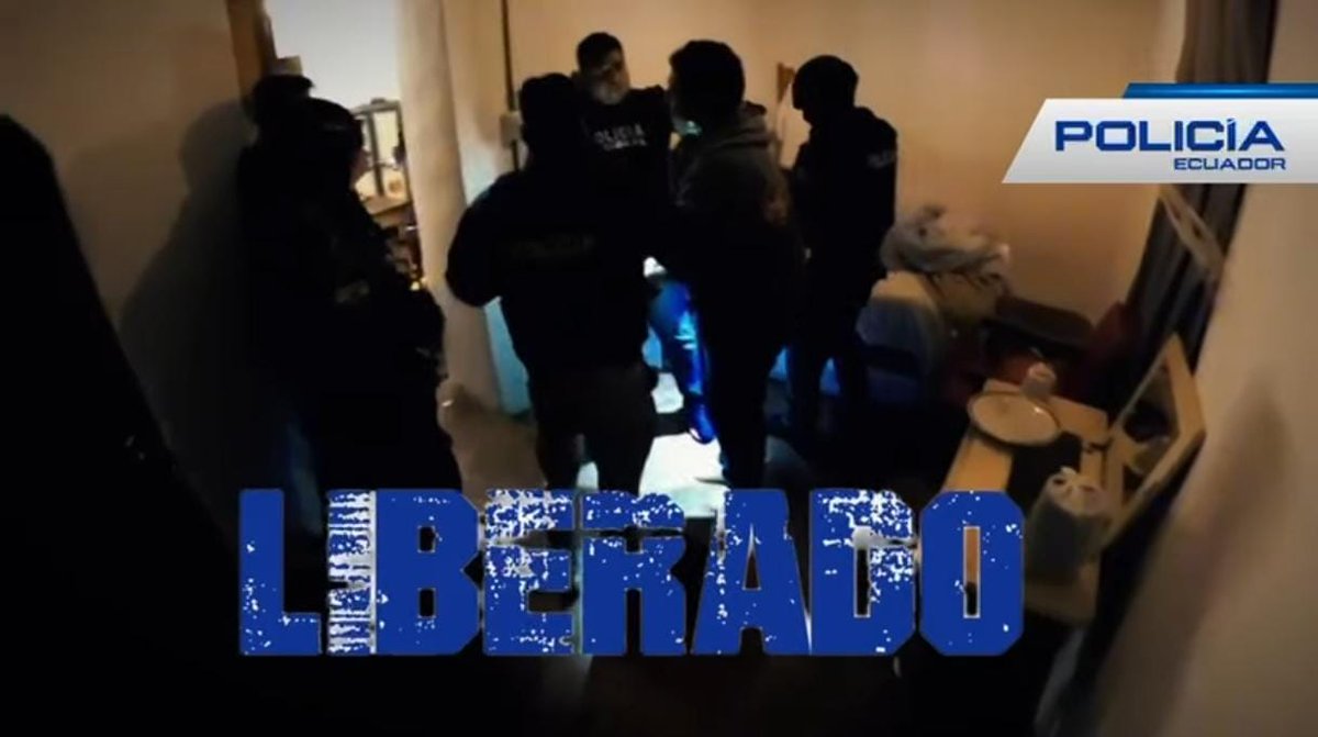 INFORMAMOS A LA CIUDADANÍA:

La <a href="/PoliciaEcuador/">Policía Ecuador</a>, a través de unidades especializadas de la UNASE y con el apoyo del GOE, ejecutó un operativo que permitió la liberación de una persona víctima de secuestro ocurrido en la ciudad de #Loja, así como la captura de tres presuntos