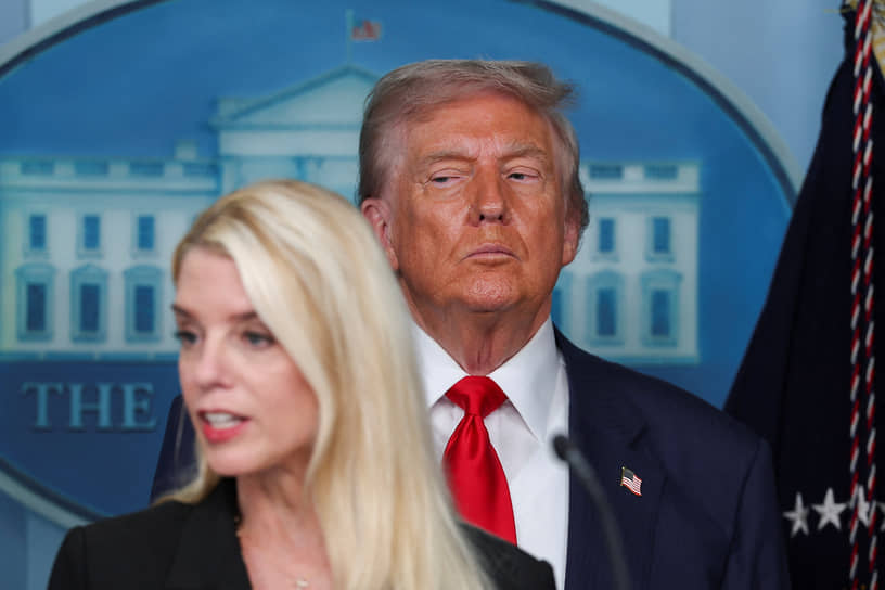🇺🇸🧐Pam Bondi, Trump’s pocket U.S. Attorney General, will testify under oath before Congress in the Trump–Epstein pedophilia case.
This means she will either go to prison (if she lies) or send Trump there.