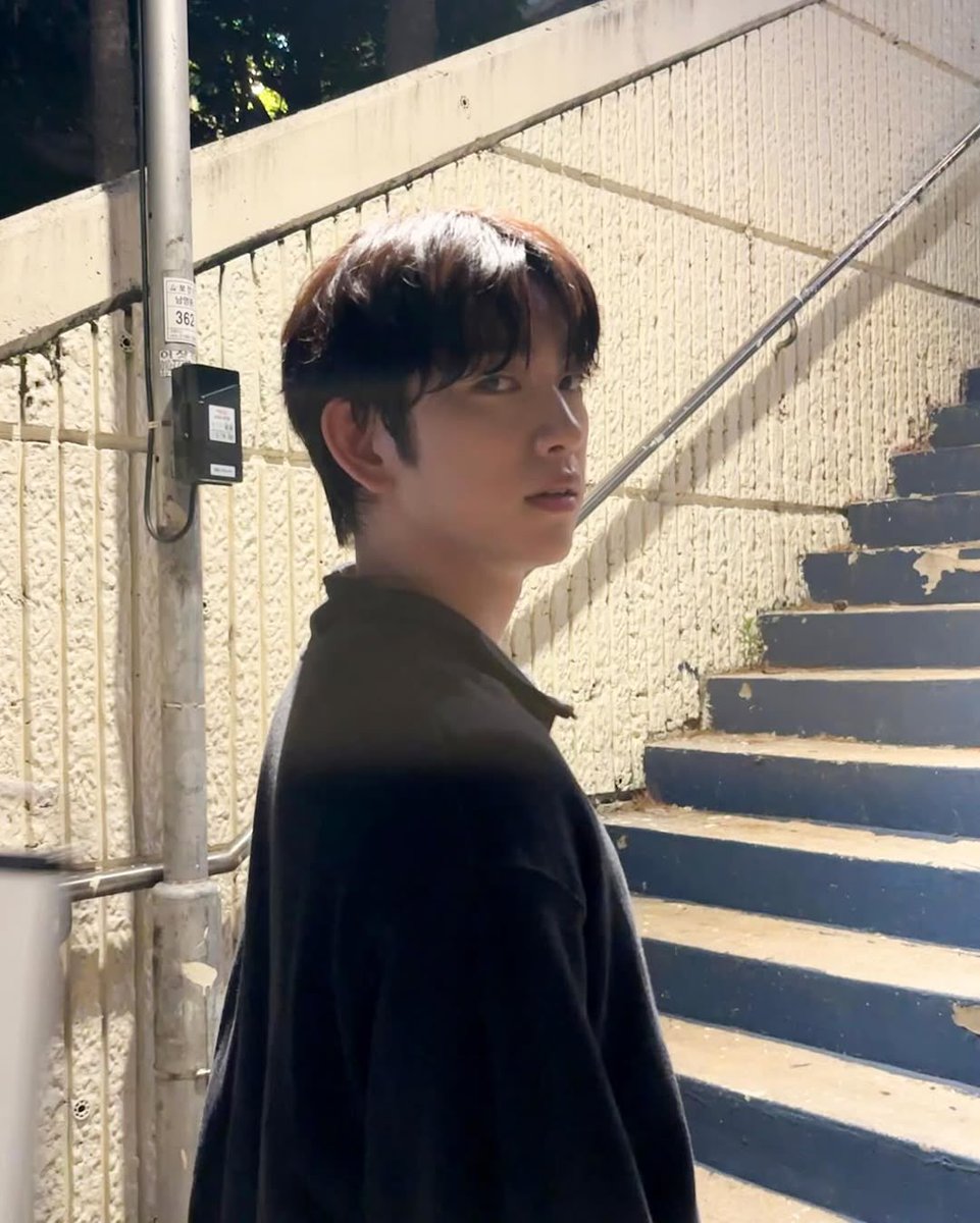 JINYOUNG. tweet media