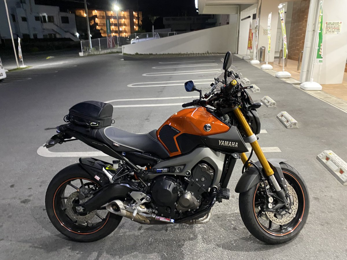 RGB4649's tweet photo. 仕事の帰り、毎日遅いわ
速いのはバイクだけ^_^
#mt09 https://t.co/8XEpIS8TZq