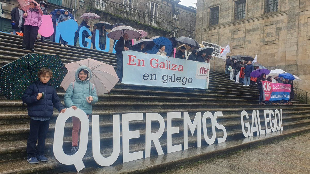 bngbrion's tweet photo. 💙🩷O sábado participamos en Compostela na asemblea nacional de @QueremosGalego para presentar as conclusións do proceso #LinguaVitalXa. https://t.co/VVxHDx6siU