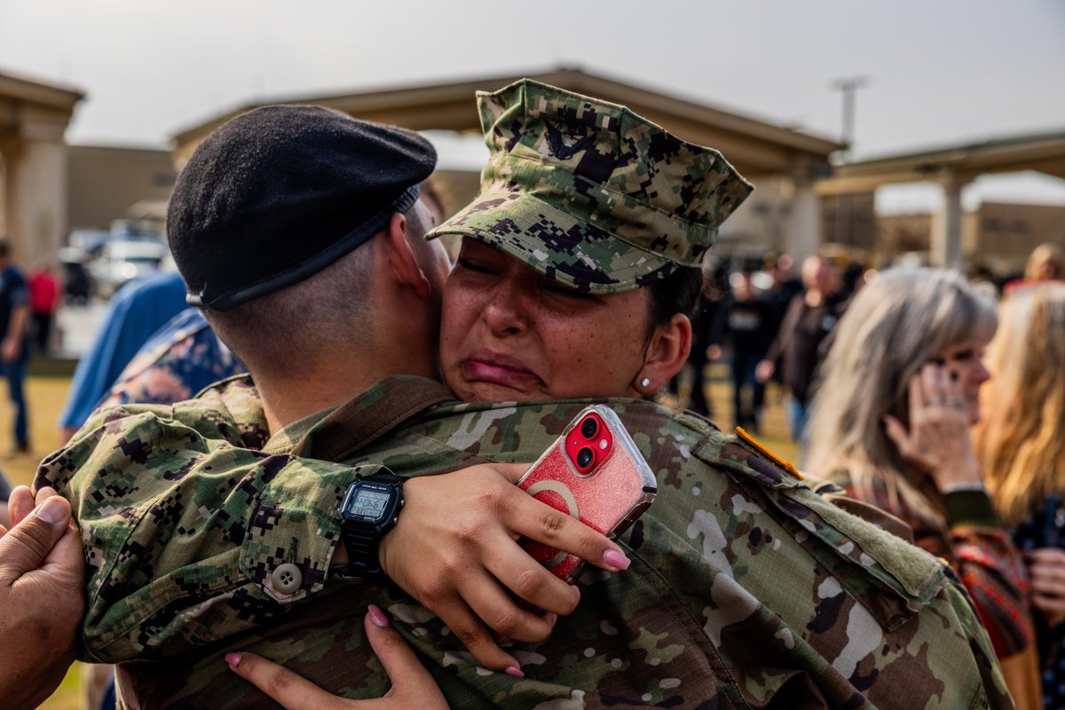 MCoEFortBenning's tweet image. While our #Soldiers mastered their craft and honed their lethality, their families held the line at home. This embrace is the culmination of months of sacrifice, proving that the strength of our #Army starts with the strength of our bonds.