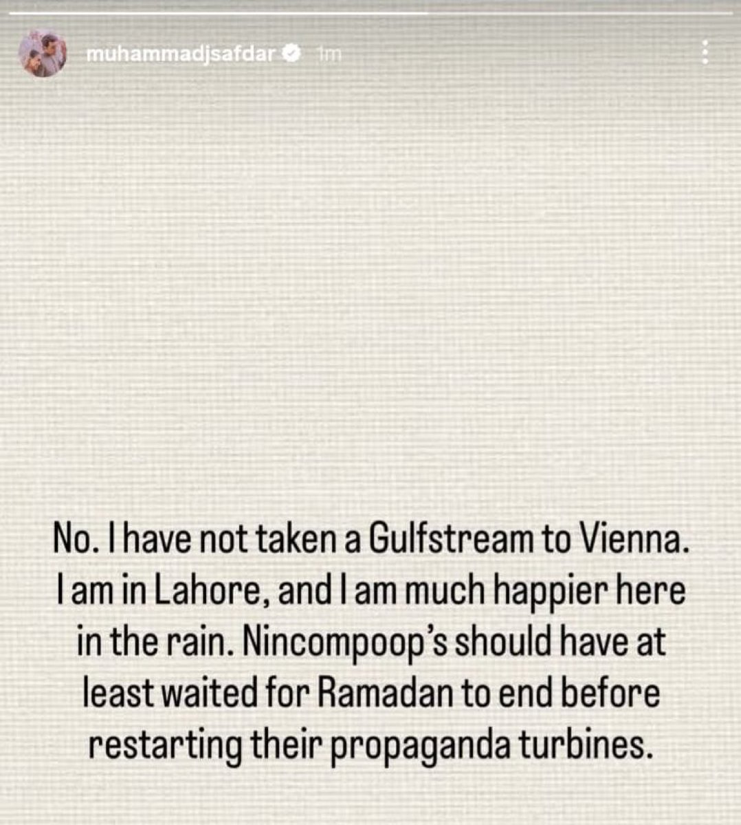 ZubairKhanPK's tweet photo. It was too easy for Junaid to have posted a Video on Insta instead of a written msg to deny the rumors that he was all along in Lahore but he chose not too, leave it to the citizens to draw the conclusion.
#PlaneGate https://t.co/cJD7zvDH8z