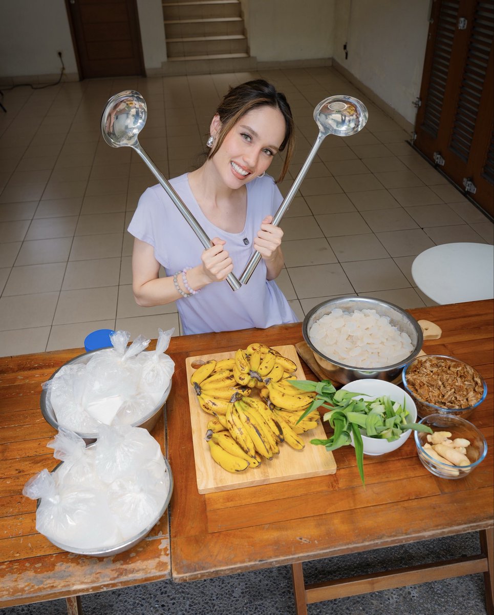 xcintakiehlx's tweet photo. Buka puasa pake yang manis emang wajib, but keep it healthy! Aku pribadi suka kolak karena enak dan nutrisinya bagus buat balikin energi, cuma kadang suka kepikiran sama takaran gulanya kalau beli di luar. Akhirnya mutusin bikin kolak sehat versi jumbo sendiri deh sekalian buat MBG. 👀