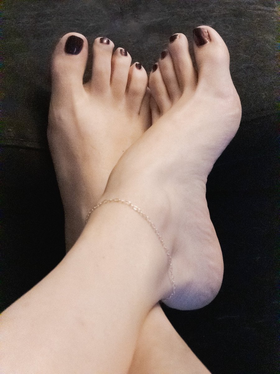 gothesskat's tweet photo. These feet are so soft and ready to be worshipped at the foot party tonight. https://t.co/sP4JkOKw86