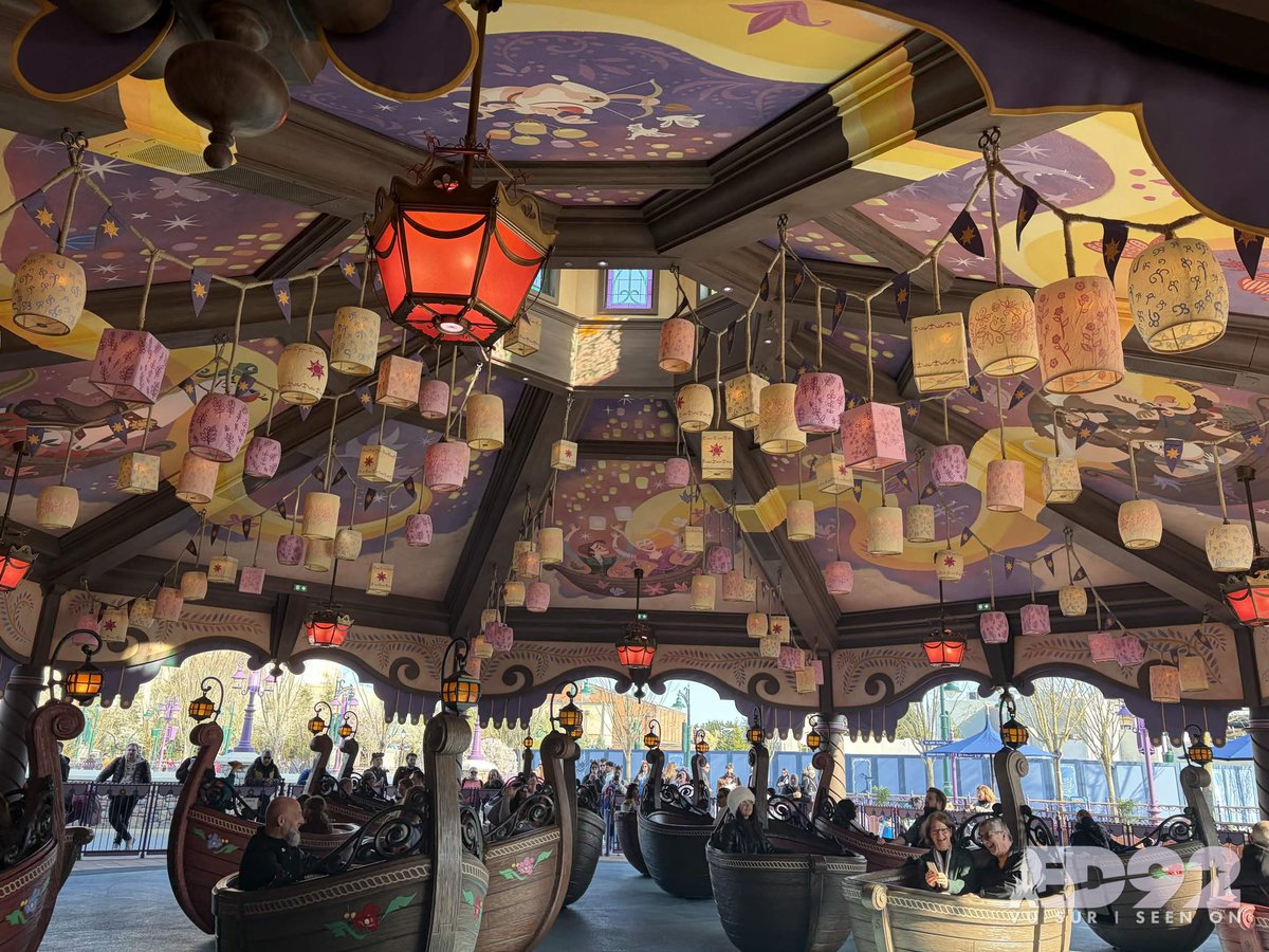 ED92Magic's tweet image. Sailing around with lanterns and music on Raiponce Tangled Spin inside Disney Adventure World 💜

A charming little spin through the world of Tangled!

#Rapunzel #TangledSpin #DisneyAdventureWorld