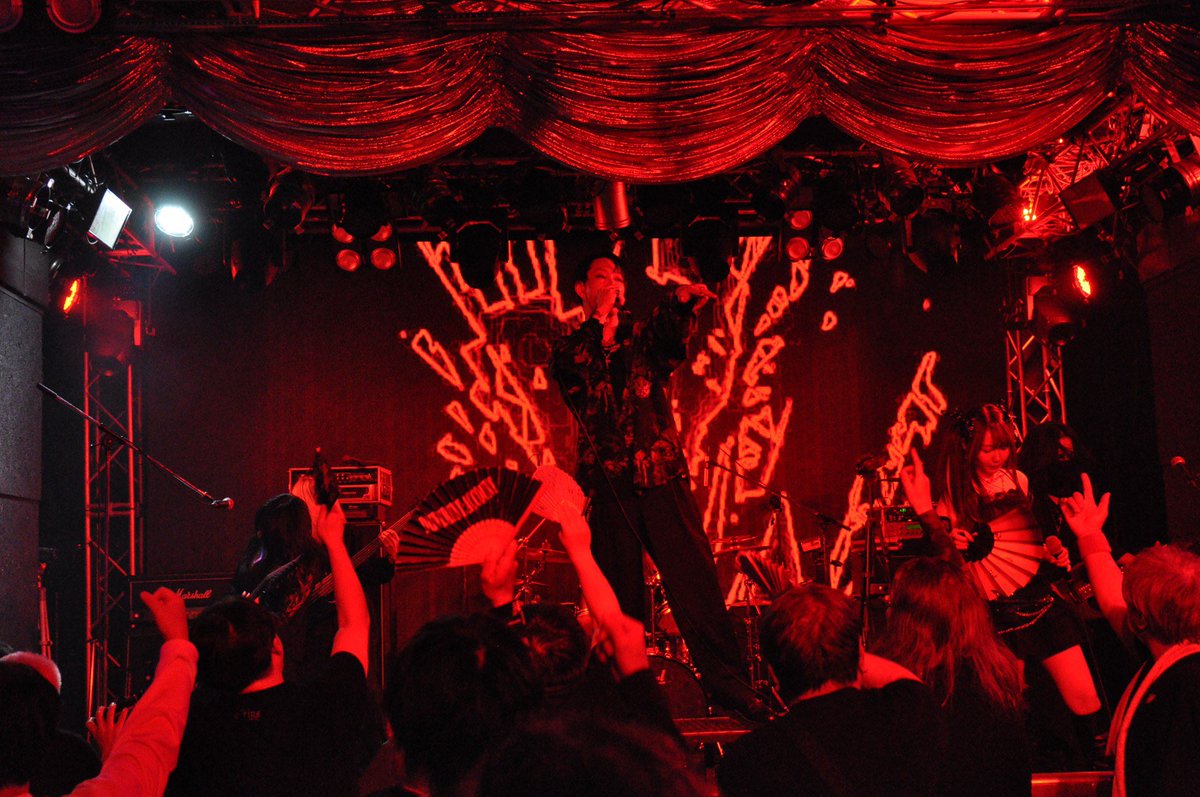 TAKURO_4xxERRORCODE tweet media