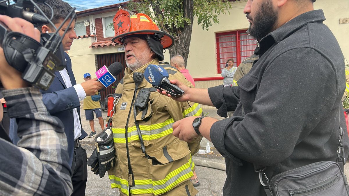 Cuerpo de Bomberos de Santiago tweet media