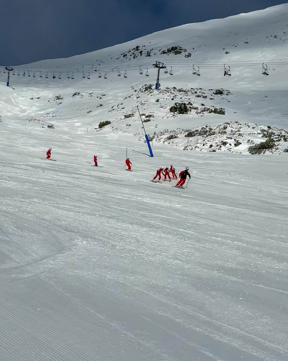 eisanisidro's tweet image. Hay días que sabes que quedarán para el recuerdo.

Hoy, 15 de marzo, ha sido uno de ellos en San Isidro. ❄️☀️
Nevada ayer, sol hoy y una estación espectacular.

Marzo siempre regala jornadas así en la montaña.

#SanIsidro  #NET #Nieve #Esqui
