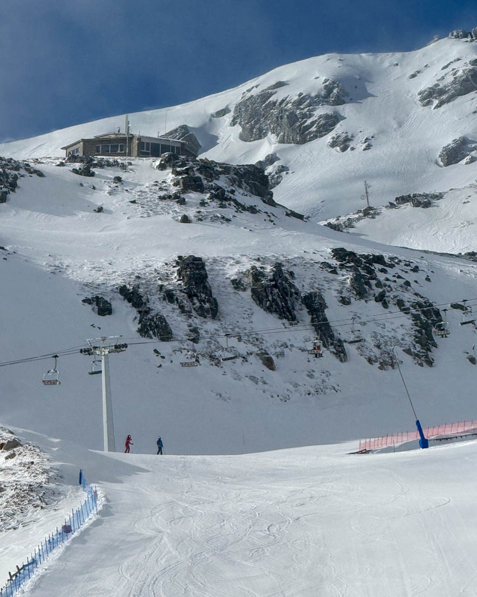 eisanisidro's tweet image. Hay días que sabes que quedarán para el recuerdo.

Hoy, 15 de marzo, ha sido uno de ellos en San Isidro. ❄️☀️
Nevada ayer, sol hoy y una estación espectacular.

Marzo siempre regala jornadas así en la montaña.

#SanIsidro  #NET #Nieve #Esqui