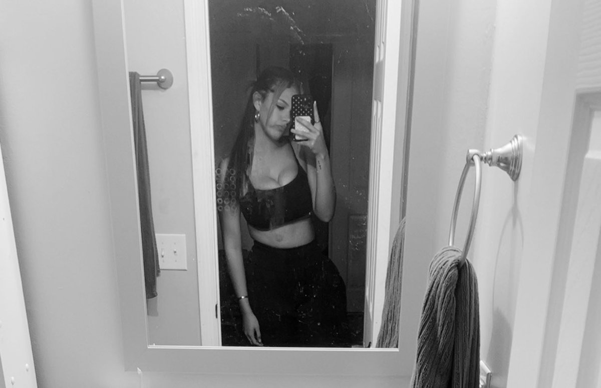 g0ddess_serenaa's tweet photo. Come check out my page!!!!! 
#baddie #feetcontent #feetfetısh #spoilme #bigboobs https://t.co/3kqJPRb9GB