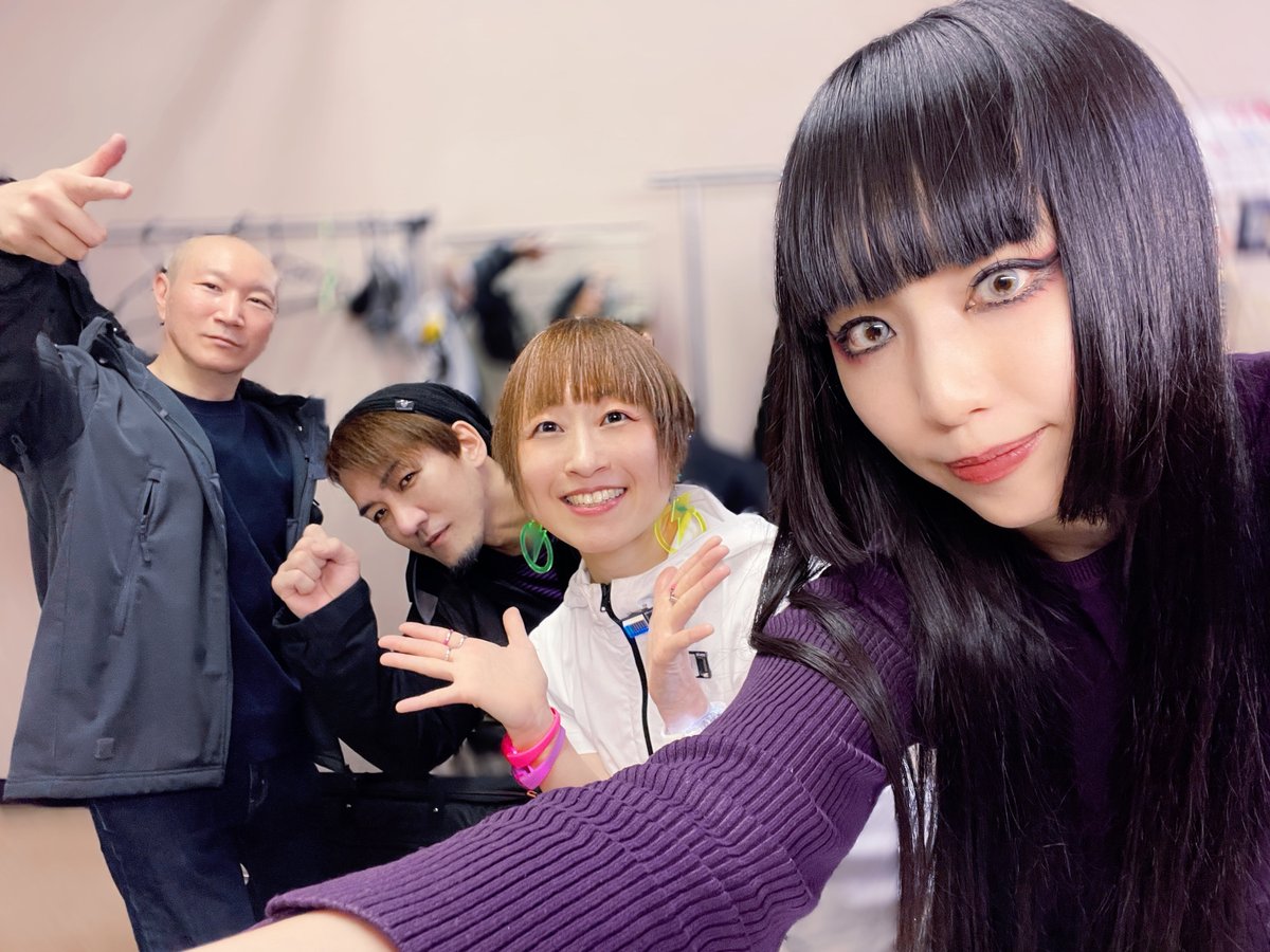 val_staff's tweet photo. プラムソニックのお二人と。
いつも超電子COMPLEXにお呼び頂きありがとうございます！！
本日も楽しいイベントでした🗼

#超電子COMPLEX https://t.co/KnQtp8KDq3