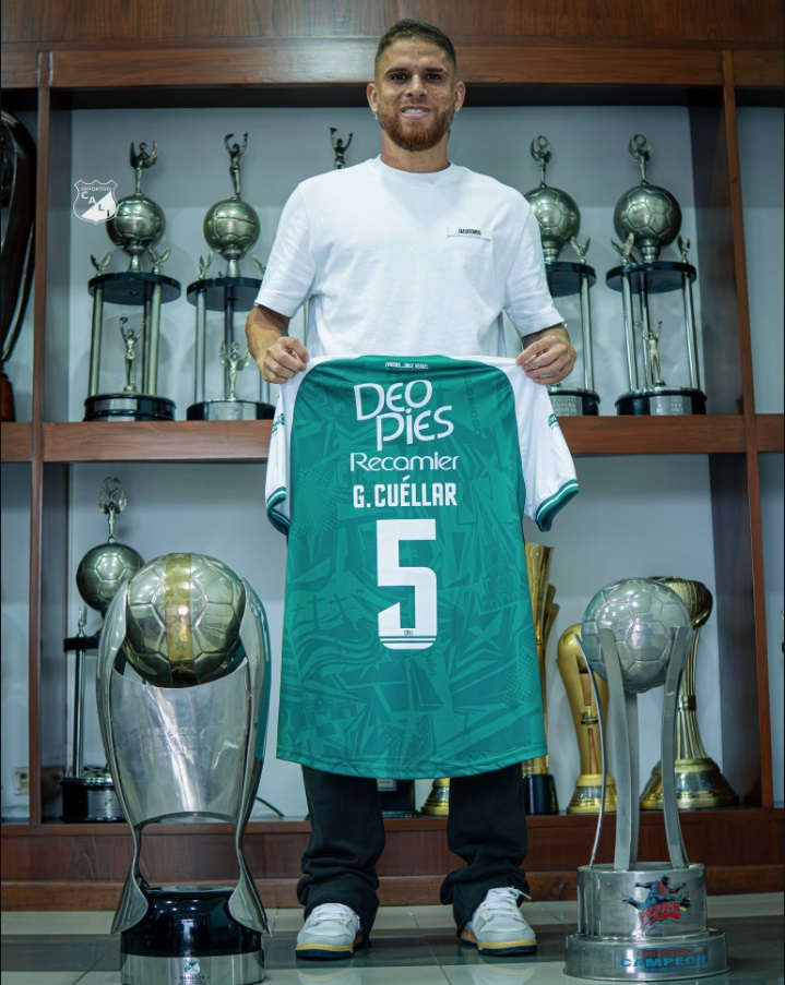 vaievem_futebol's tweet photo. 🚨 REFORÇO NA ÁREA! 🚨
O Deportivo Cali anunciou oficialmente a contratação do volante Gustavo Cuéllar. O colombiano retorna ao seu país para buscar o protagonismo no Azucarero! 🇨🇴⚽️
#vaievem_futebol #DeportivoCali #Cuellar #MercadoDaBola https://t.co/CzmXM40kil