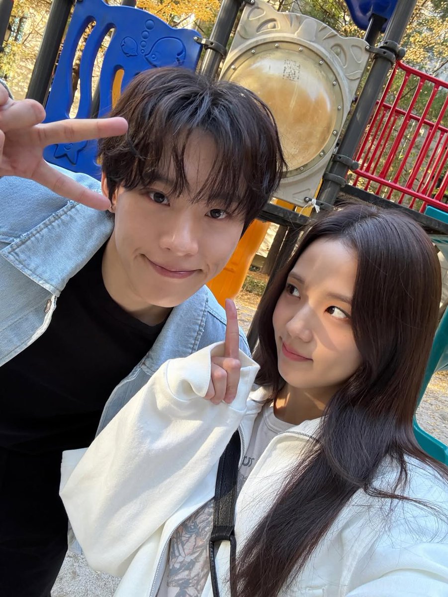 Jisoo Interactions tweet media