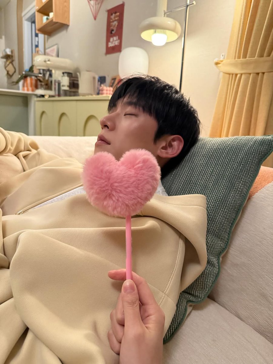 Jisoo Interactions tweet media