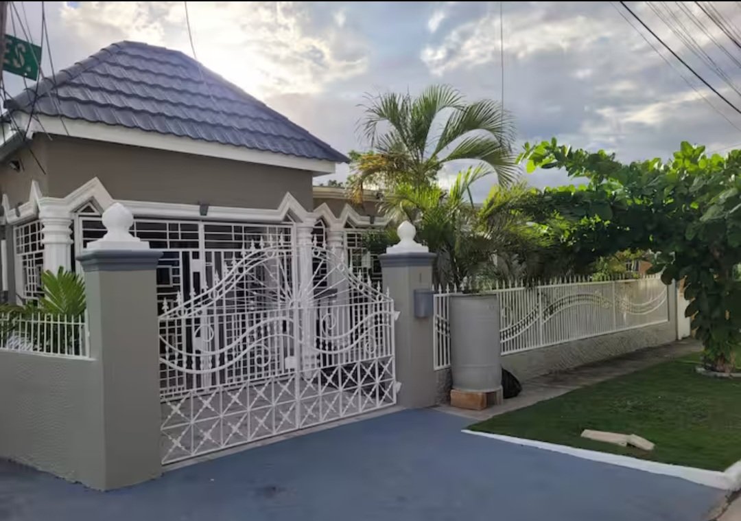 ELITE OASIS AIRBNB LOCATED IN PORTMORE CITY, JAMAICA 
airbnb.com/h/eliteoasis