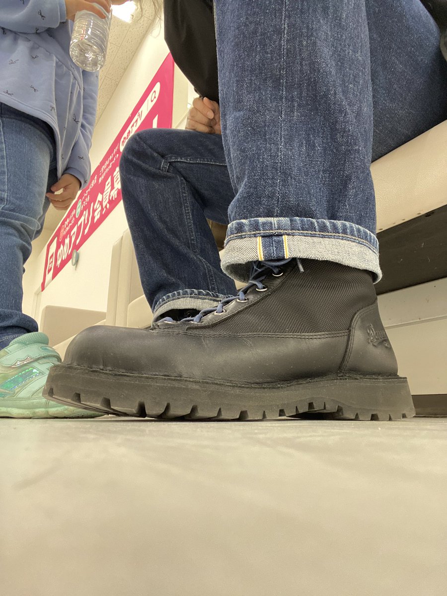 mskeibimanoken's tweet image. 午後から家族で隣町のワークマンカラーズを覗きにダナーでお出かけ🥾今日はデニムにしてみました😊
ワークマンカラーズの後は松江の書店まで戻り娘ちゃんの買い物に付き合いラーメン食べて家に帰りました✨良い1日でした😊
#danner 
#ワークマンカラーズ 
#ラーメン #をっちゃんラーメン