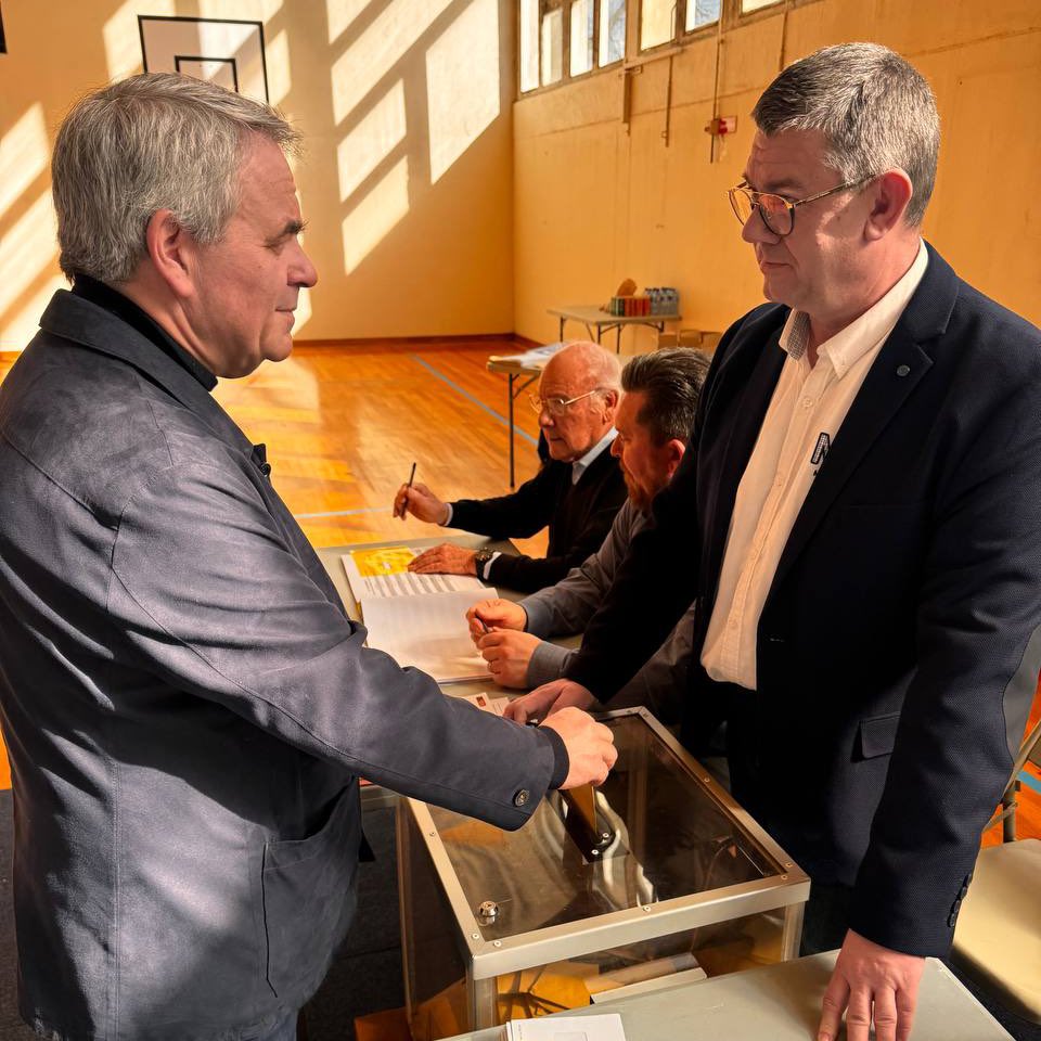 Xavier Bertrand tweet media