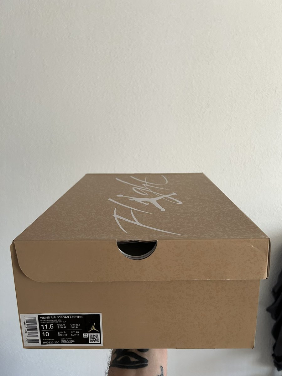 VLNTNSPR's tweet photo. Jordan 4 “Cozy”
Size: EU 44 // US 10
Deadstock
€190,- + ship.
Who’s paypal ready?
#sneaker #sneakerhead #jordan4 https://t.co/WKZQooFY0u