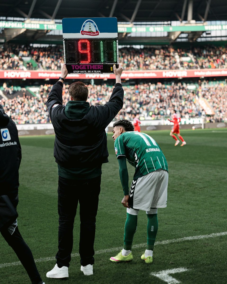 WerderUpdates's tweet image. ⏰ 46. Min

Weiter geht's! Daniel #Thioune bringt einen frischen Mann. 
Justin #Njinmah ersetzt Keke #Topp.

Nichts verpassen 👉 svw.de/liveticker-svw…

⚽ 0:1 #SVWM05 #Werder