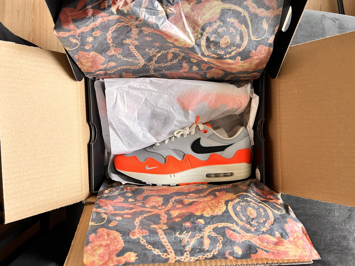 VLNTNSPR's tweet photo. Patta x Nike Air Max 1 “Hyper Crimson”
Size: EU 44.5 / US 10.5
Deadstock
€285,- + ship.
Who’s paypal ready?
#sneakerhead #patta #airmax1 #sneakers https://t.co/TL0zccJN2y